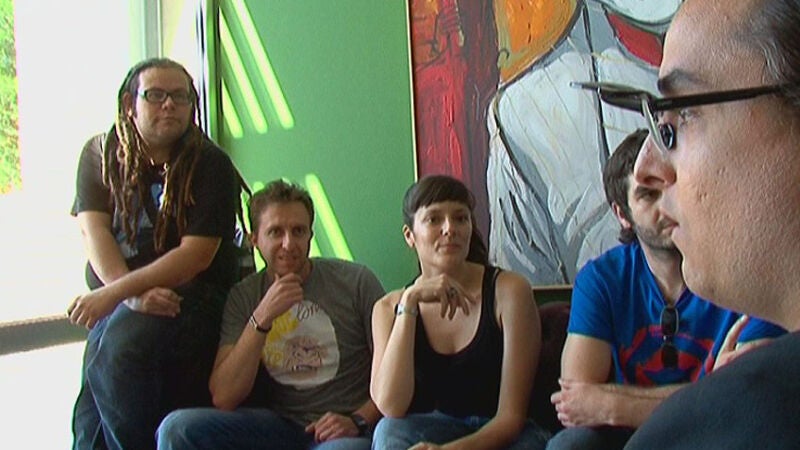 Josie conoce al grupo El Pacto