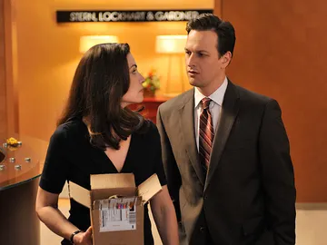 Alicia y Will trabajando en el caso Alicia y Will trabajando en el caso