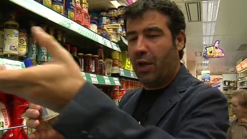 Bruno compra los ingredientes para hacer Sunomono