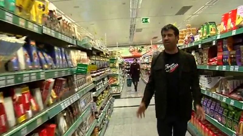 Bruno compra los ingredientes para la crema
