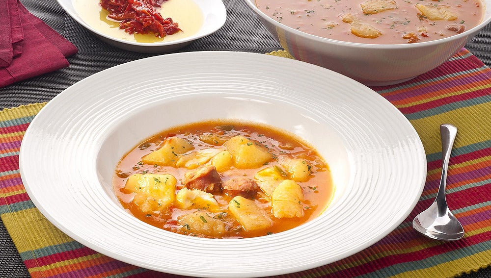 Patatas con bacalao a la riojana