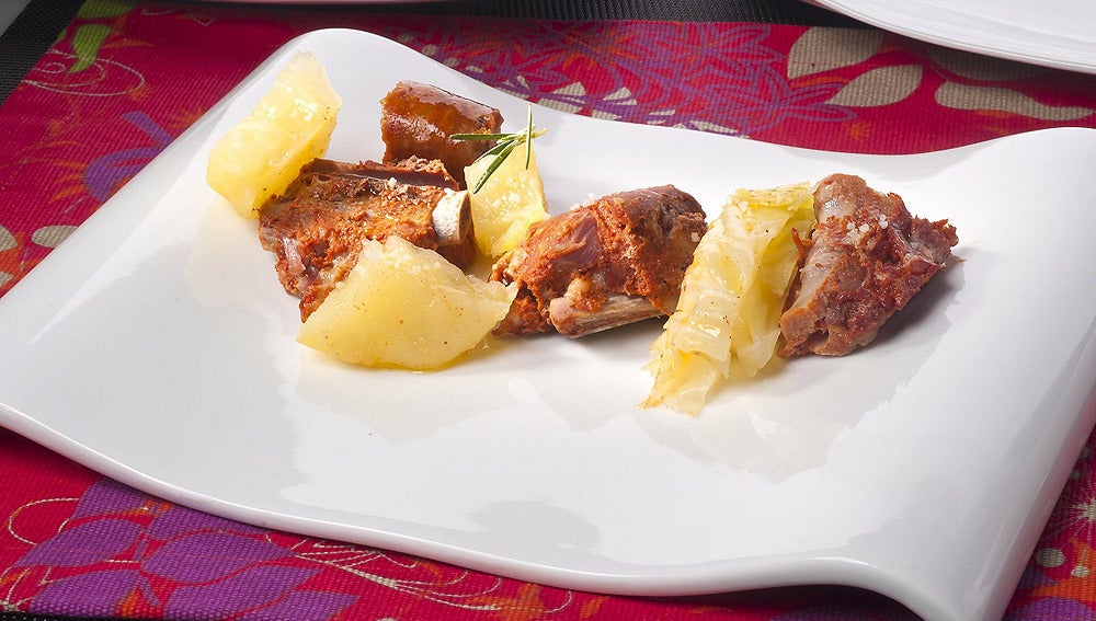 Botillo con patatas y repollo