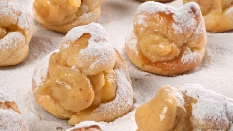 Profiteroles de pl&aacute;tanos