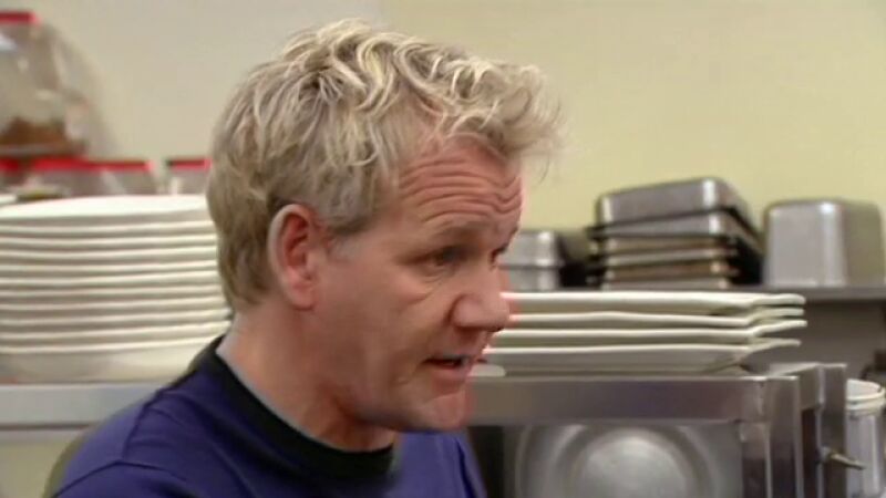 Gordon inspecciona la cocina