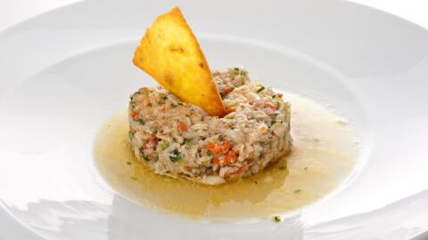 Salpic&oacute;n de txangurro con infusi&oacute;n helada de regaliz