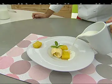 Sopa de Coco con Piña asada y helado Sopa de Coco con Piña asada y helado