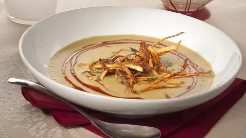 Crema de lentejas al curry con patatas paja Crema de lentejas al curry con patatas paja