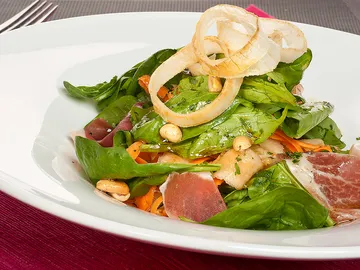 Ensalada de espinacas y cacahuetes Ensalada de espinacas y cacahuetes