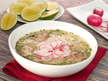 Sopa de maíz y rábanos