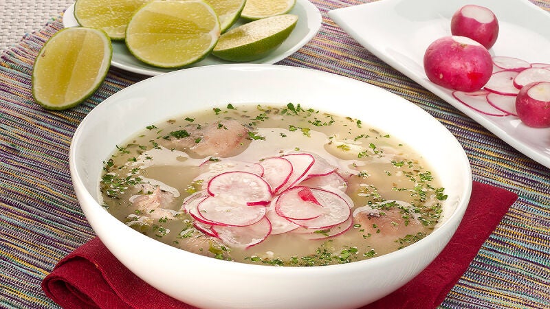 Ingredientes para la sopa de maíz y rábanos