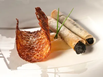 Tejas de queso y cigarrillos de morcilla Tejas de queso y cigarrillos de morcilla