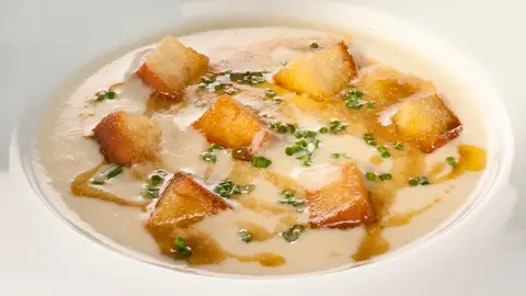 Crema de manzanas y jugo de pollo Crema de manzanas y jugo de pollo