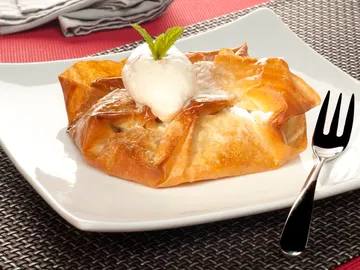 Tarta de ciruelas al armañac con helado Tarta de ciruelas al armañac con helado