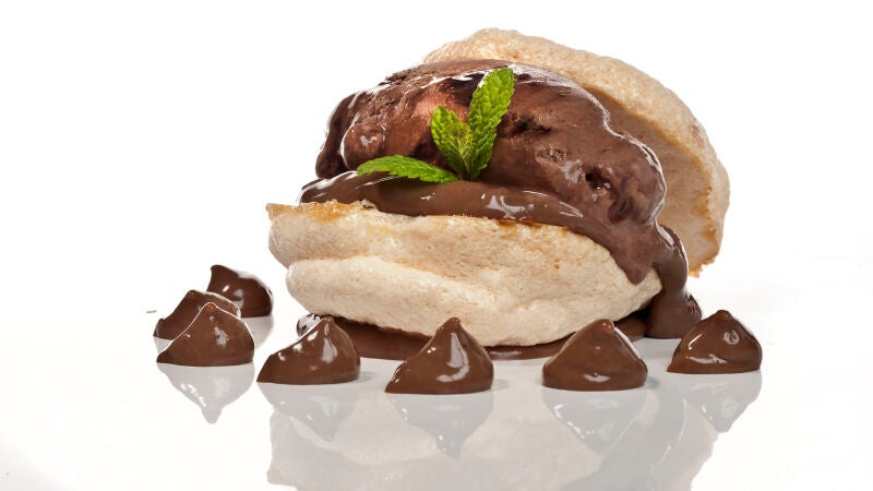 Compramos los ingredientes para hacer merengue de café y cacao