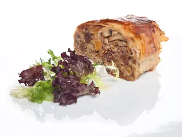 Rollo de carne y champiñones con frutos secos Rollo de carne y champiñones con frutos secos