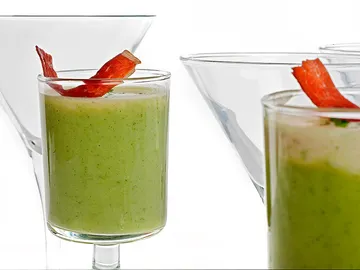 Chupito de brócoli y camembert Chupito de brócoli y camembert