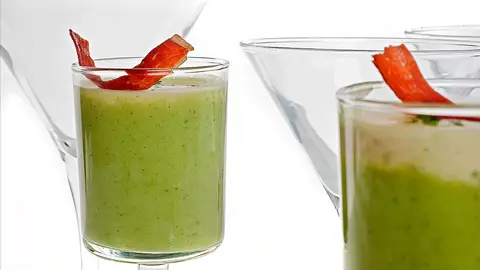 Chupito de brócoli y camembert Chupito de brócoli y camembert