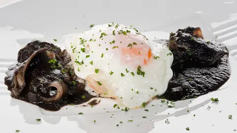 Arroz con chipirones y huevo frito Arroz con chipirones y huevo frito