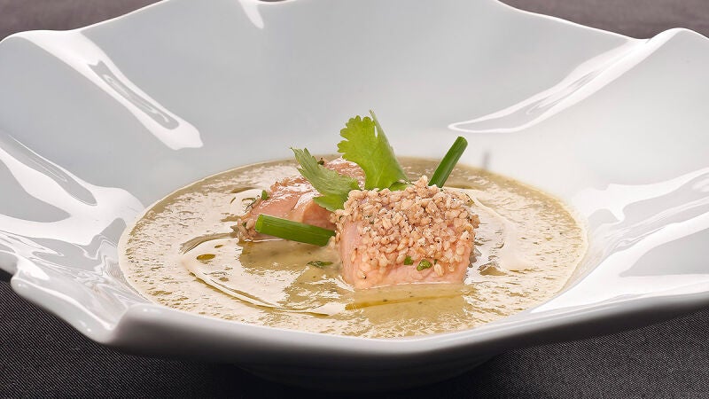 Ingredientes para crema de calabacín con taquitos de salmón