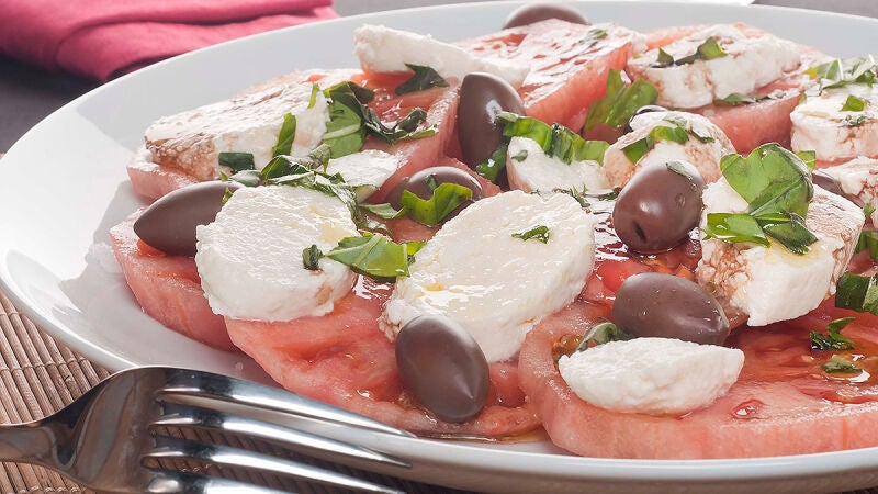 Ingredientes para hacer ensalada de carpese y mozzarela