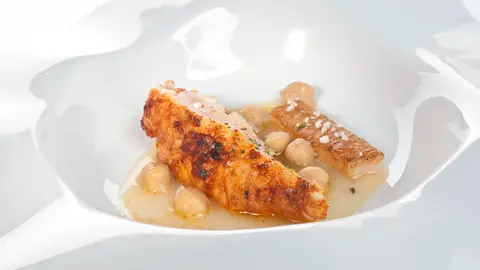 Rape adobado con caldo de garbanzos Rape adobado con caldo de garbanzos