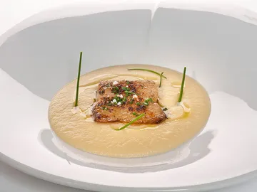 Crema de puerros ahumada y tocino caramelizado Crema de puerros ahumada y tocino caramelizado