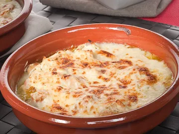Cazuelitas gratinadas de pollo y champiñones Cazuelitas gratinadas de pollo y champiñones