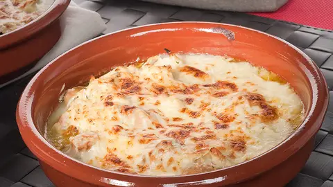 Cazuelitas gratinadas de pollo y champiñones Cazuelitas gratinadas de pollo y champiñones