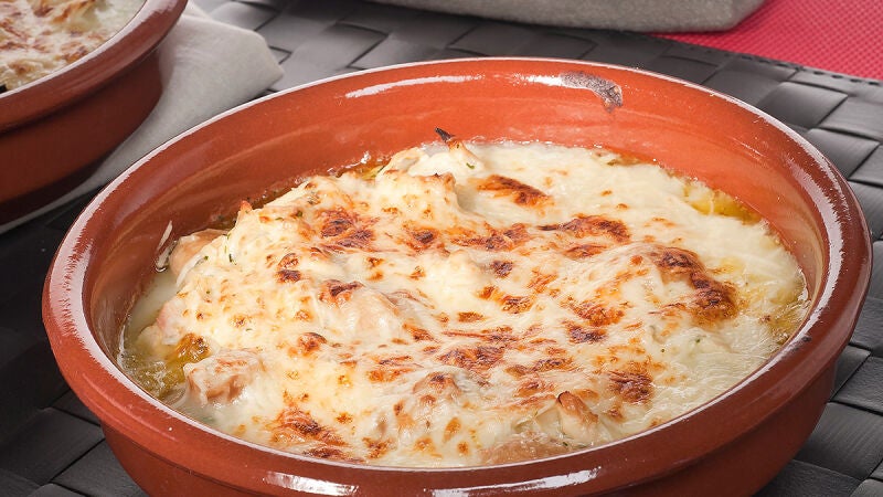 Paso a paso: Cazuelitas gratinadas de pollo y champiñones