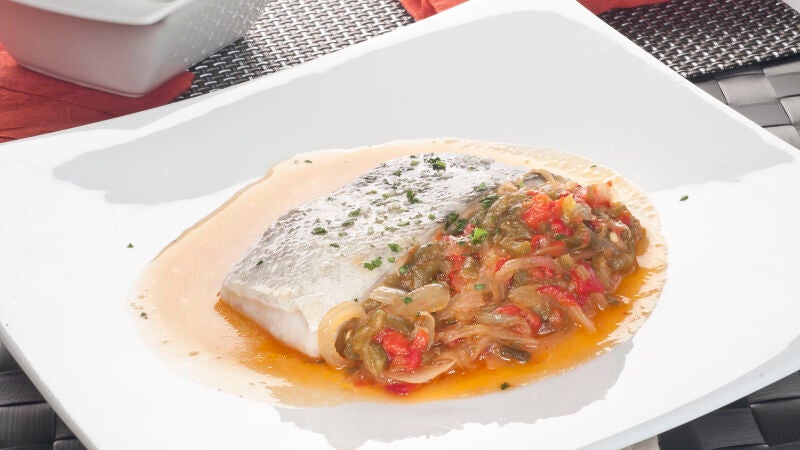 Paso a paso: Bacalao a baja temperatura con piperrada