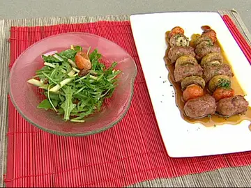 Brochetas de butifarra con champiñones Brochetas de butifarra con champiñones