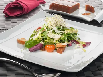 Ensalada verde con queso especiado Ensalada verde con queso especiado