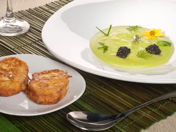 Crema de guisantes con torrijas de maíz Crema de guisantes con torrijas de maíz