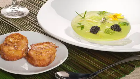 Crema de guisantes con torrijas de maíz Crema de guisantes con torrijas de maíz