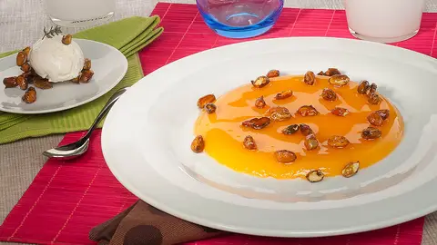 Tocino de cielo con helado de yogur Tocino de cielo con helado de yogur