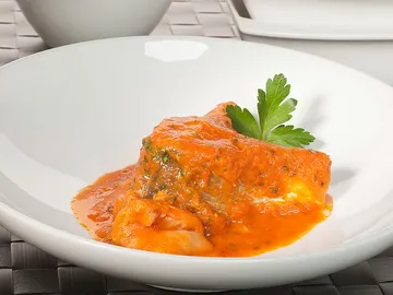 Lubina con tomate y manitas Lubina con tomate y manitas