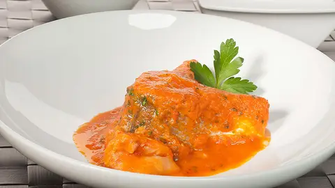Lubina con tomate y manitas Lubina con tomate y manitas