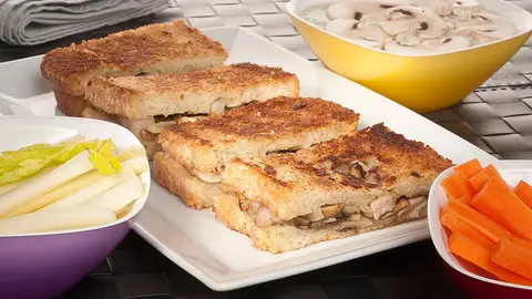 Sandwich y dip con champiñones y gorgonzola Sandwich y dip con champiñones y gorgonzola