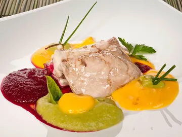 Conejo asado al vapor con tres purés Conejo asado al vapor con tres purés