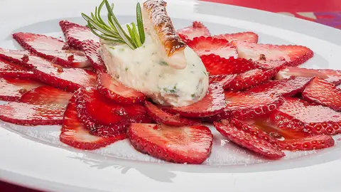Carpaccio de fresas con mascarpone Carpaccio de fresas con mascarpone