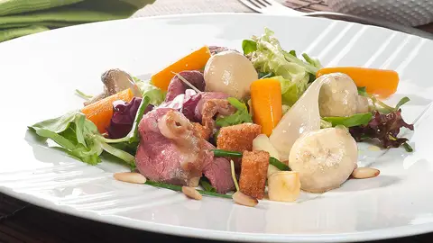 Ensalada de pato con champiñones en escabeche Ensalada de pato con champiñones en escabeche