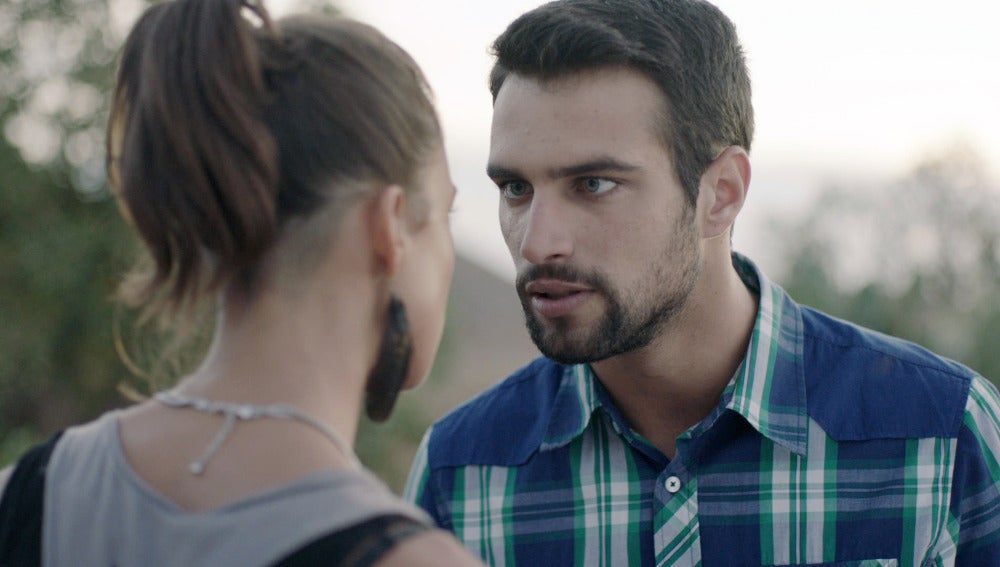 Pilar y Lucas en 'Mar de plástico'