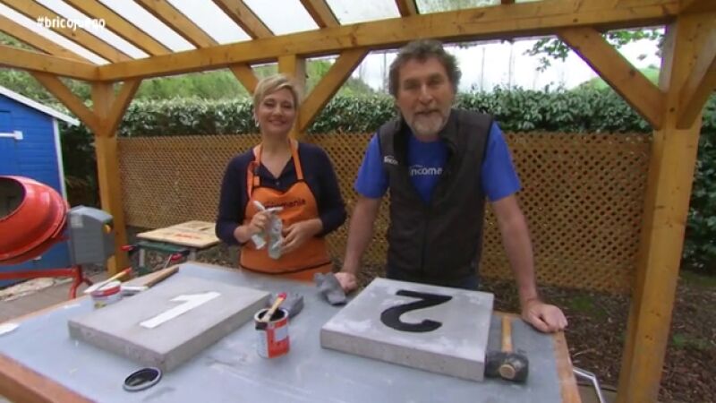 'Bricomanía' crea el juego de la Rayuela con la ayuda de Gloria Serra