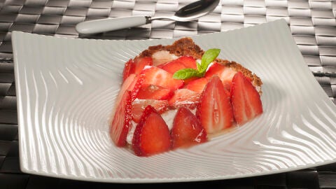 Tarta de cuajada y fresas