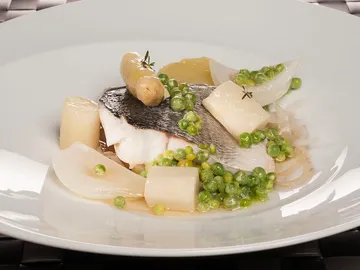 Lubina al horno con vinagreta de trufa Lubina al horno con vinagreta de trufa
