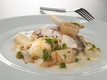 Besugo al vapor con hortalizas al toque y salsa blanca Besugo al vapor con hortalizas al toque y salsa blanca