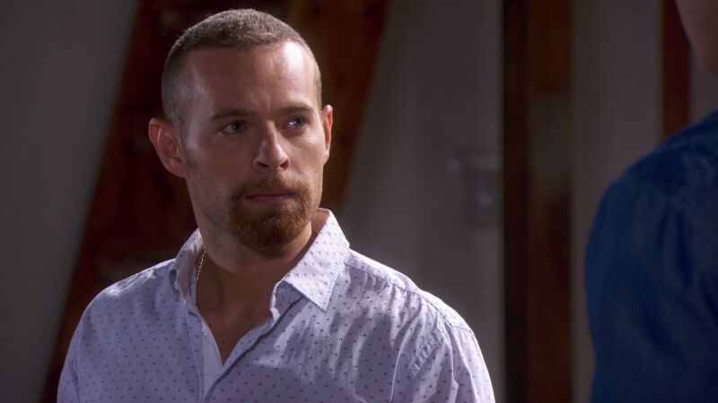 Rodrigo está planeando su salida de las pandillas