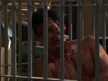 Frame 10.159748 de: Felicia mantiene a Carlos retenido tras darle una paliza Frame 10.159748 de: Felicia mantiene a Carlos retenido tras darle una paliza