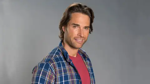 Sebastián Rulli es Santiago García Sebastián Rulli es Santiago García