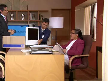 Lety llega a su nuevo despacho Lety llega a su nuevo despacho